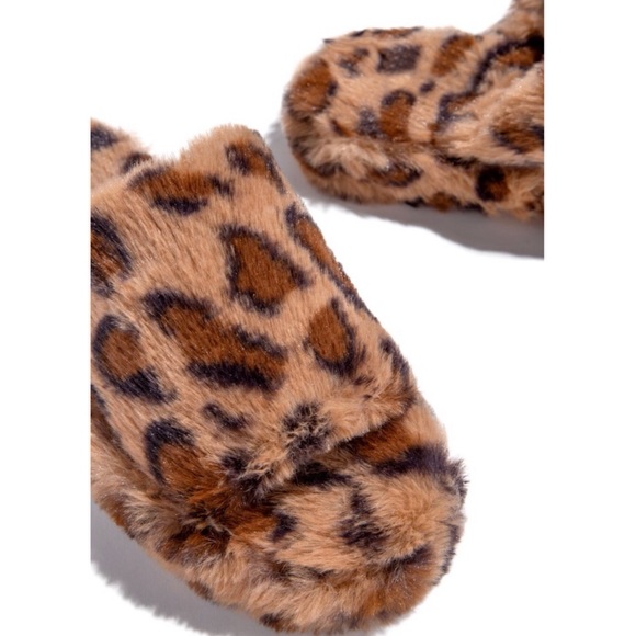Leopard Print Faux Fur Slip On Slides - Picture 4 of 7